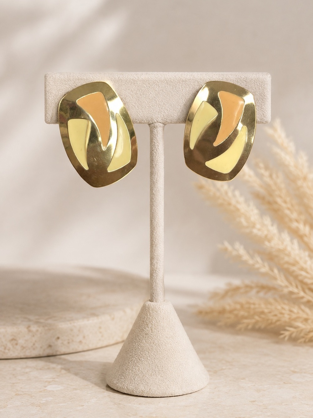 Vintage 80s Gold Tone Cream Peach Enamel Abstract Oval Stud Earrings 1.5"